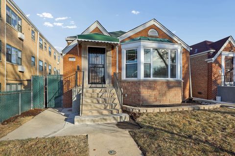 Photo of 5547 N California Avenue, Chicago, IL 60625 (MLS # 12567904)
