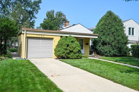 Photo of 1704 S Washington Avenue, Park Ridge, IL 60068 (MLS # 12742996)