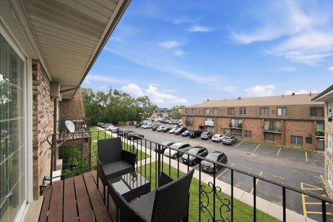 Tiny photo for 9817 Nottingham Avenue #304, Chicago Ridge, IL 60415 (MLS # 12747734)