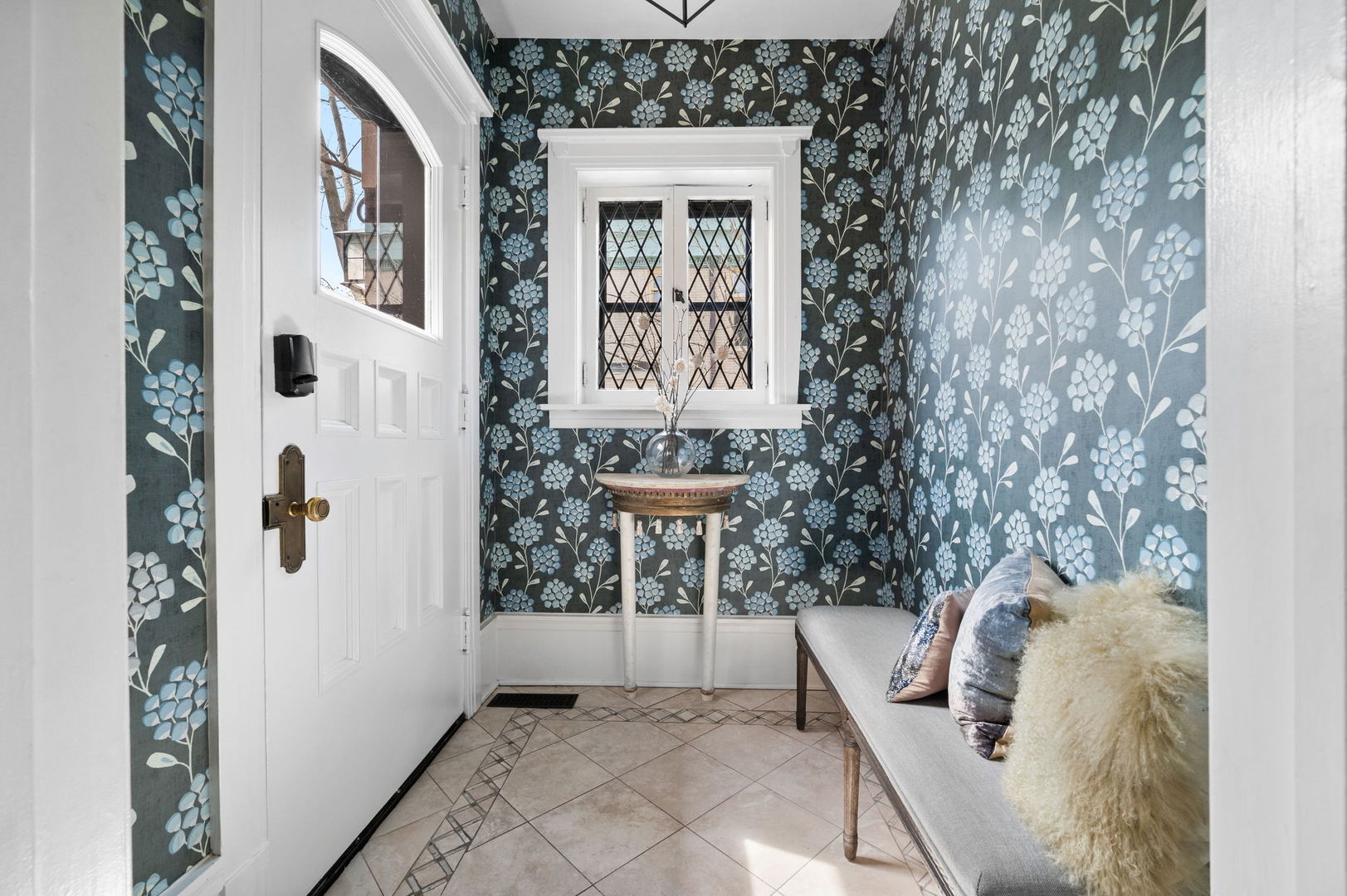 740 W Hutchinson Street