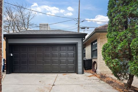 Tiny photo for 740 W Hutchinson Street, Chicago, IL 60613 (MLS # 12604489)