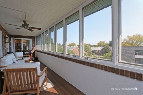 Tiny photo for 150 Red Top Drive #304, Libertyville, IL 60048 (MLS # 12475867)