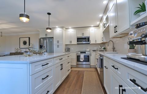 Tiny photo for 150 Red Top Drive #304, Libertyville, IL 60048 (MLS # 12475867)