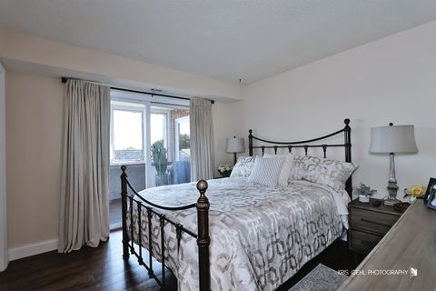Tiny photo for 150 Red Top Drive #304, Libertyville, IL 60048 (MLS # 12475867)