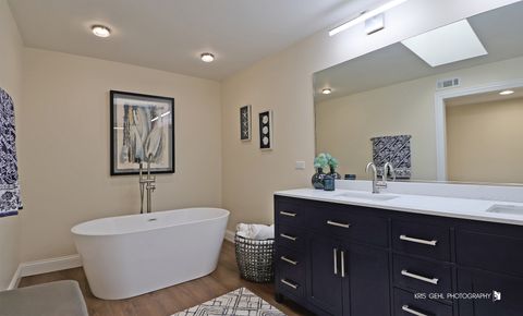 Tiny photo for 150 Red Top Drive #304, Libertyville, IL 60048 (MLS # 12475867)
