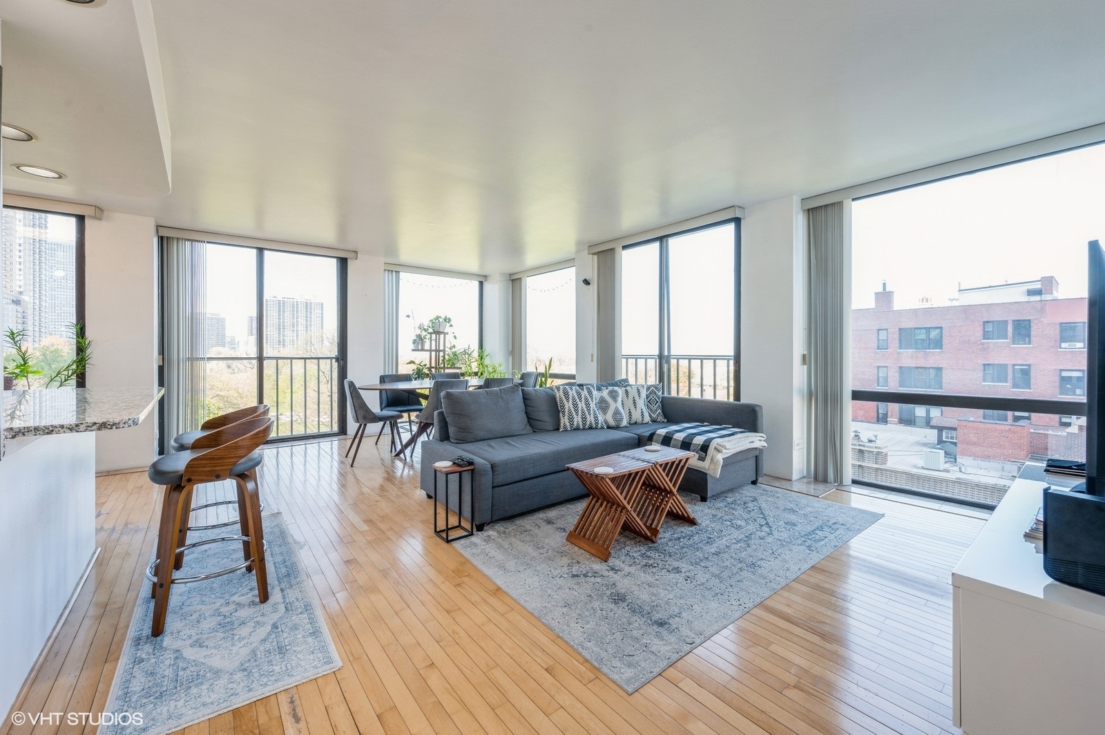 345 W Fullerton Parkway 801