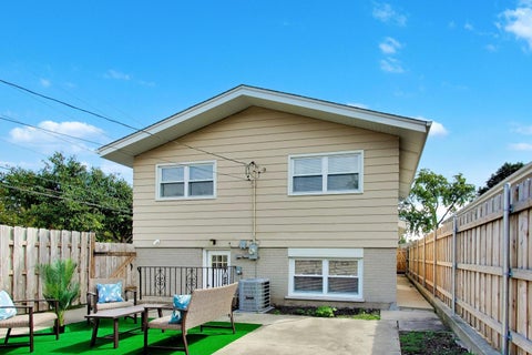 Tiny photo for 3 W White Oak Street, Arlington Heights, IL 60005 (MLS # 12755228)