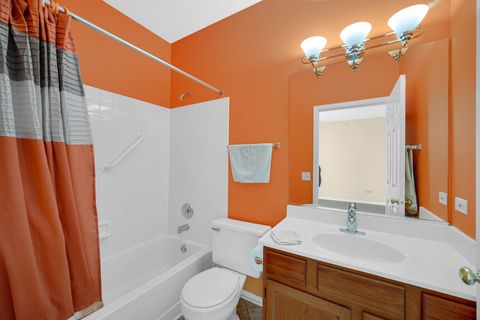 Tiny photo for 1145 E Cambria Lane S #1145, Lombard, IL 60148 (MLS # 12595105)