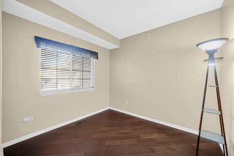 Tiny photo for 1145 E Cambria Lane S #1145, Lombard, IL 60148 (MLS # 12595105)