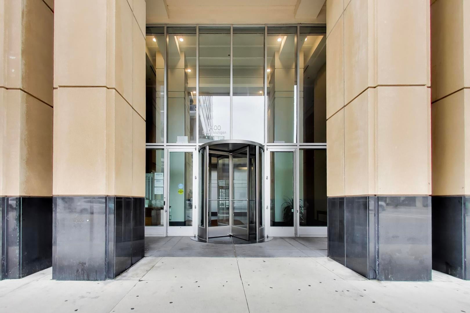 1400 S Michigan Avenue 1806