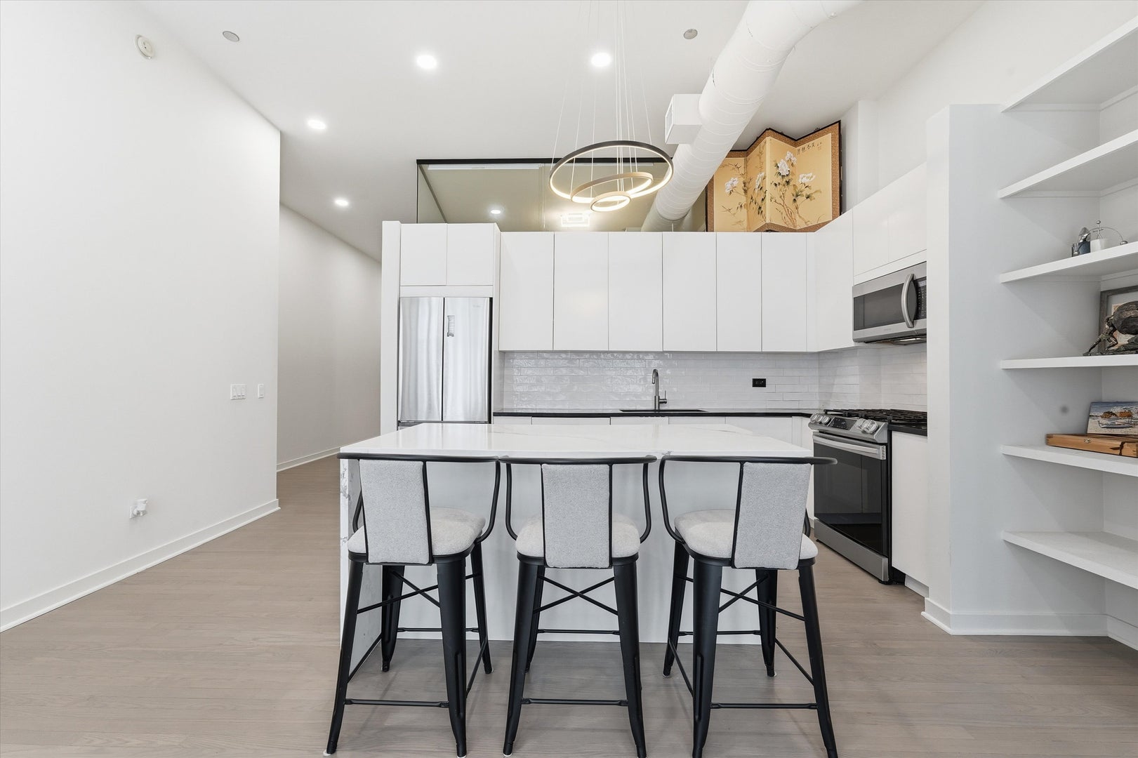 333 W Hubbard Street 1010