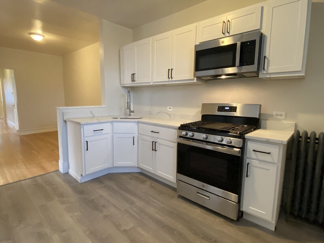 7931 S Manistee Avenue