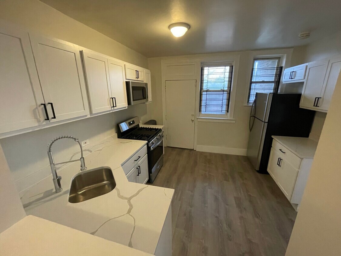 7931 S Manistee Avenue