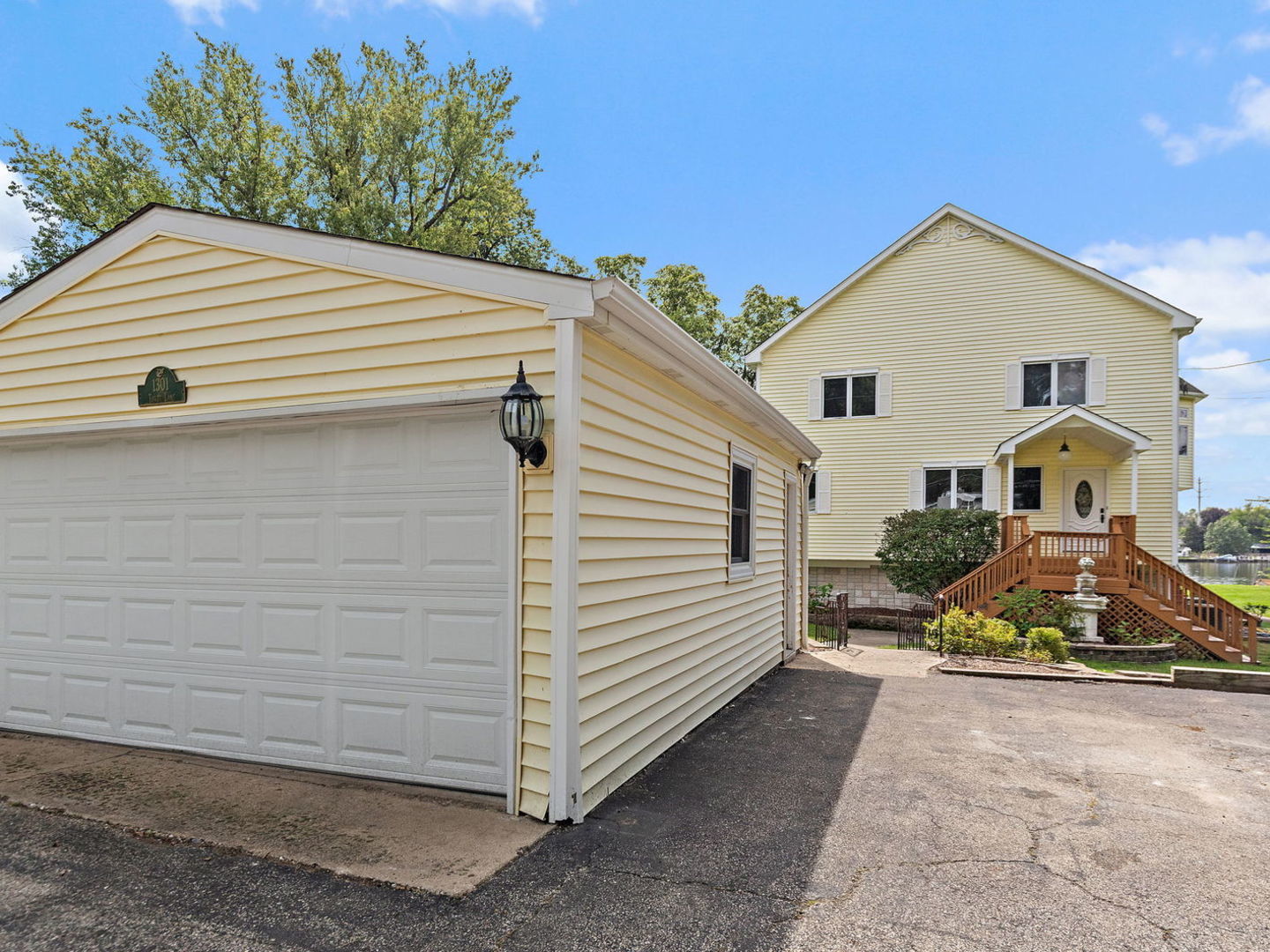 1301 Tower Lane