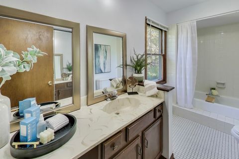 Tiny photo for 812 W Whiting Lane, Arlington Heights, IL 60004 (MLS # 12484045)