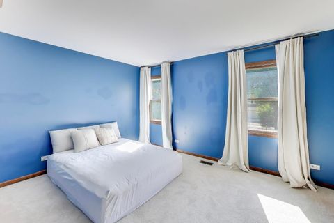 Tiny photo for 812 W Whiting Lane, Arlington Heights, IL 60004 (MLS # 12484045)