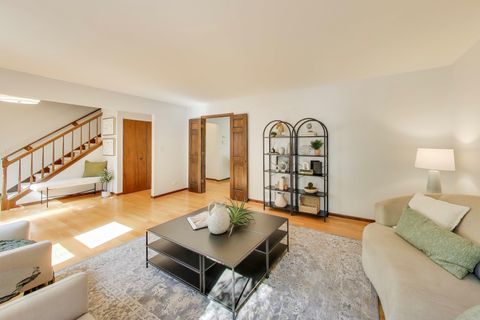 Tiny photo for 812 W Whiting Lane, Arlington Heights, IL 60004 (MLS # 12484045)