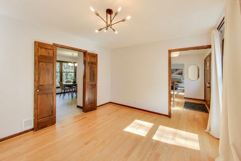 Tiny photo for 812 W Whiting Lane, Arlington Heights, IL 60004 (MLS # 12484045)