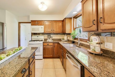 Tiny photo for 812 W Whiting Lane, Arlington Heights, IL 60004 (MLS # 12484045)