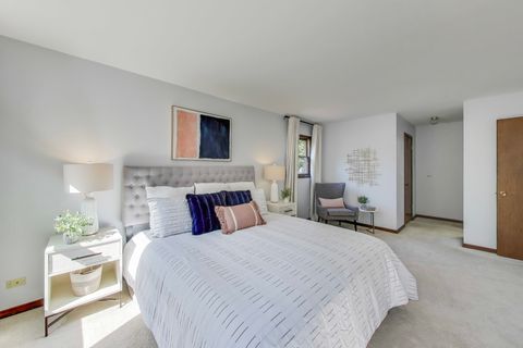 Tiny photo for 812 W Whiting Lane, Arlington Heights, IL 60004 (MLS # 12484045)