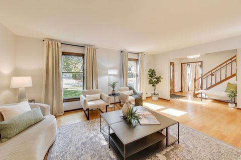 Tiny photo for 812 W Whiting Lane, Arlington Heights, IL 60004 (MLS # 12484045)