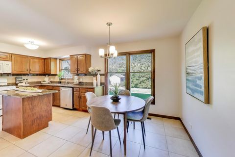 Tiny photo for 812 W Whiting Lane, Arlington Heights, IL 60004 (MLS # 12484045)