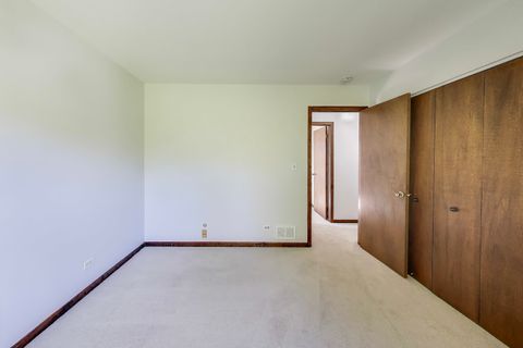 Tiny photo for 812 W Whiting Lane, Arlington Heights, IL 60004 (MLS # 12484045)