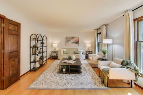 Tiny photo for 812 W Whiting Lane, Arlington Heights, IL 60004 (MLS # 12484045)