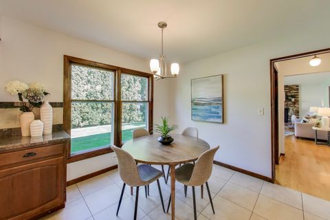 Tiny photo for 812 W Whiting Lane, Arlington Heights, IL 60004 (MLS # 12484045)