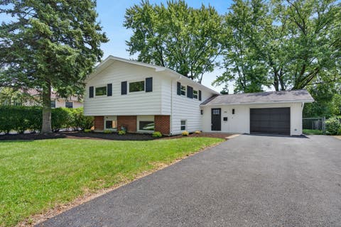 Tiny photo for 405 W Newport Road, Hoffman Estates, IL 60169 (MLS # 12700344)