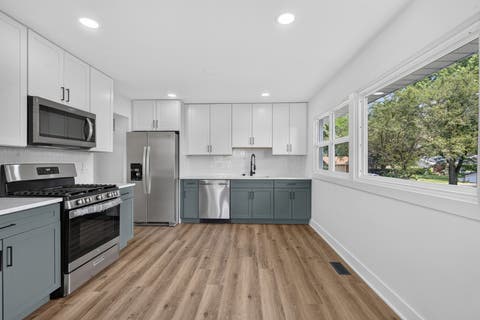Tiny photo for 405 W Newport Road, Hoffman Estates, IL 60169 (MLS # 12700344)