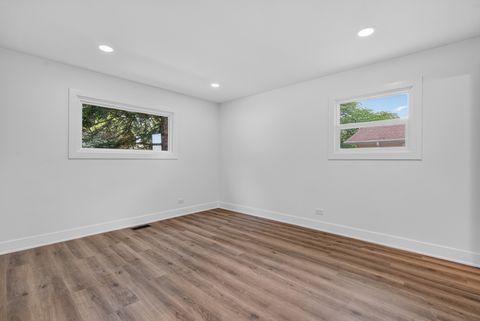 Tiny photo for 405 W Newport Road, Hoffman Estates, IL 60169 (MLS # 12700344)