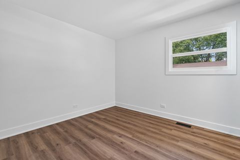 Tiny photo for 405 W Newport Road, Hoffman Estates, IL 60169 (MLS # 12700344)