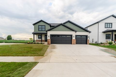 Tiny photo for 2 Bucktown Court, Bloomington, IL 61705 (MLS # 12322859)