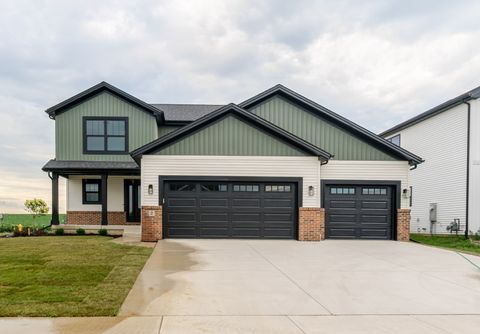 Photo of 2 Bucktown Court, Bloomington, IL 61705 (MLS # 12322859)