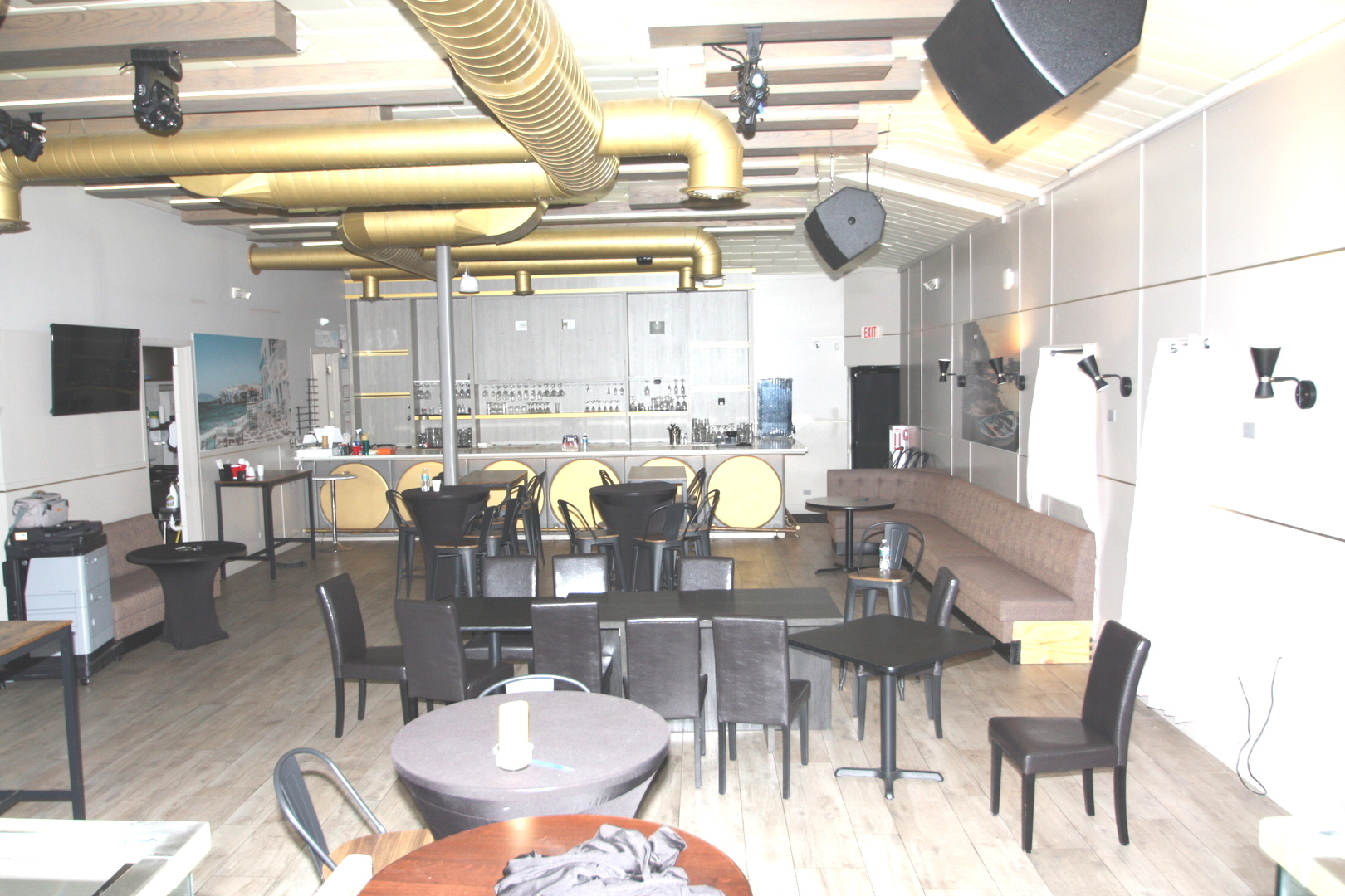 9823 Lawrence Avenue