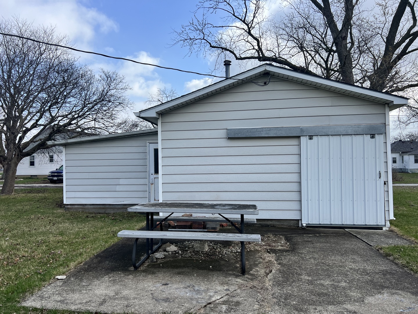 111 W CENTRAL Street