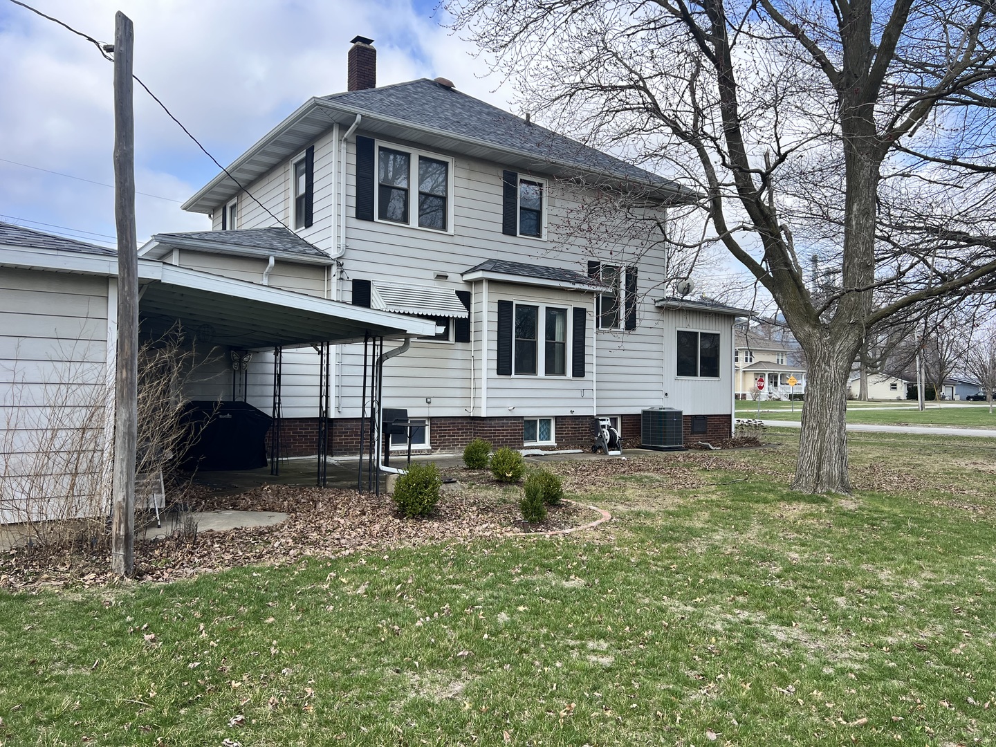 111 W CENTRAL Street