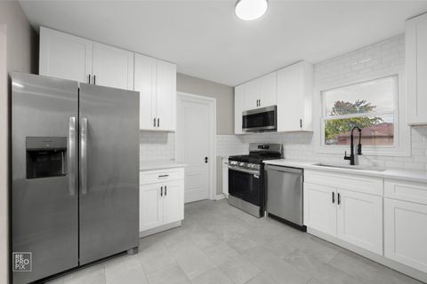 Tiny photo for 10854 Lyman Avenue, Chicago Ridge, IL 60415 (MLS # 12528354)