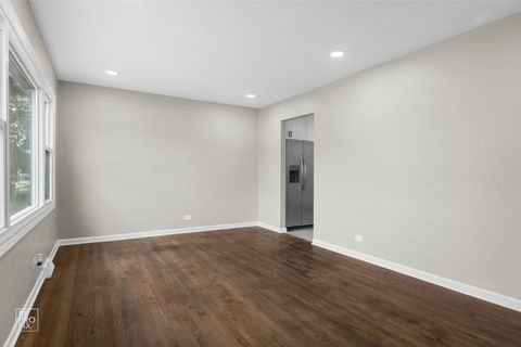 Tiny photo for 10854 Lyman Avenue, Chicago Ridge, IL 60415 (MLS # 12528354)