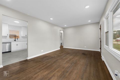 Tiny photo for 10854 Lyman Avenue, Chicago Ridge, IL 60415 (MLS # 12528354)