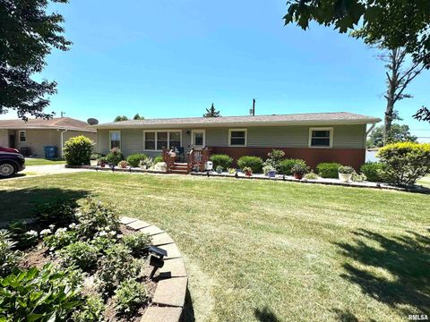 Photo of 634 SARA, Centralia, IL 62801 (MLS # EB459952)