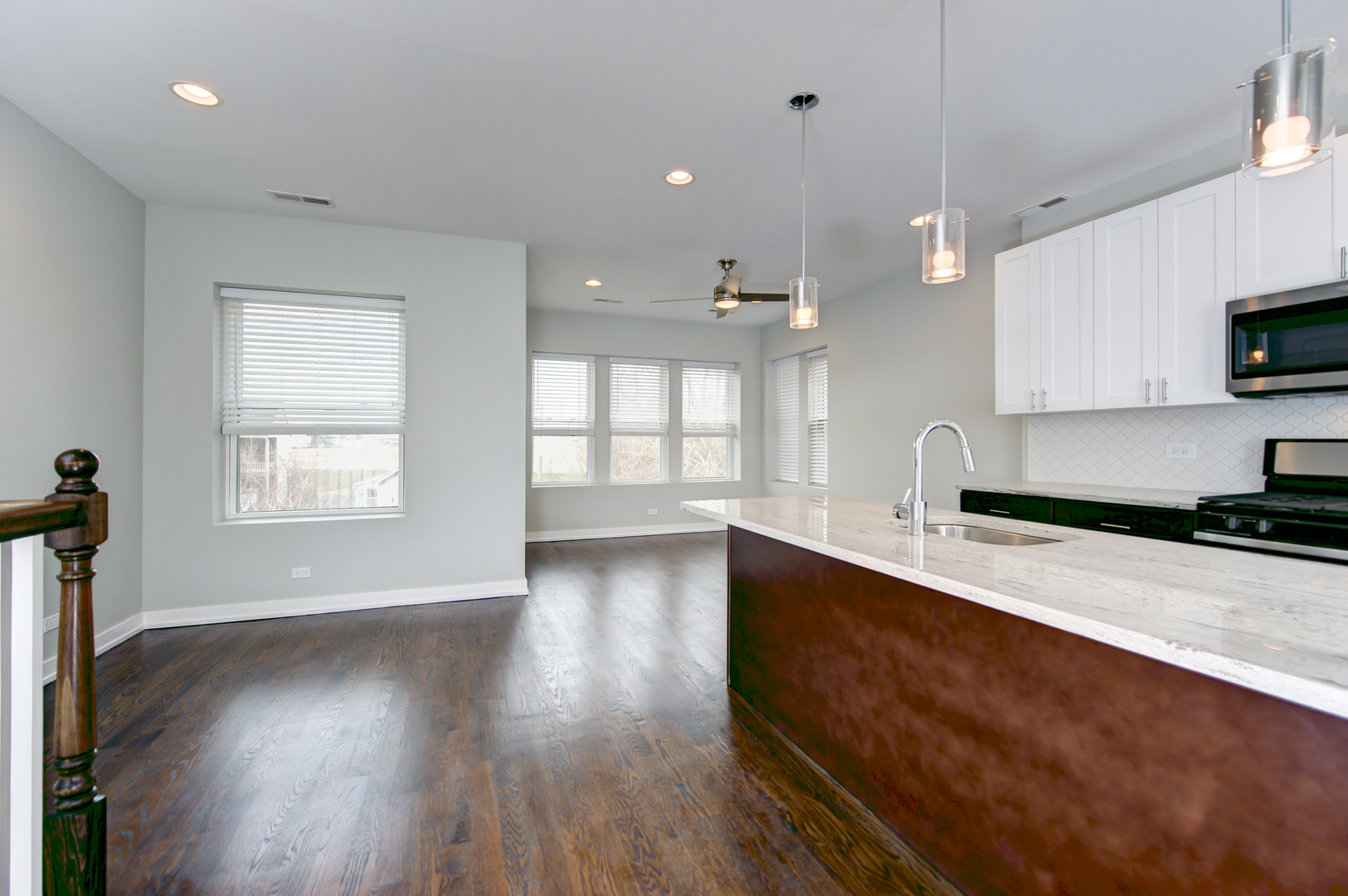 3015 W Wellington Avenue