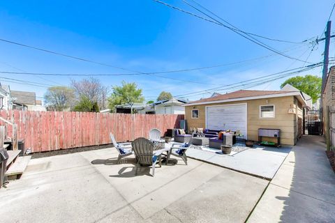 Tiny photo for 2315 N TRIPP Avenue, Chicago, IL 60639 (MLS # 12629185)