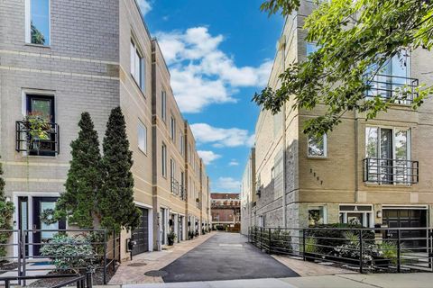 Photo of 1145 W Newport Avenue #U, Chicago, IL 60657 (MLS # 12487305)