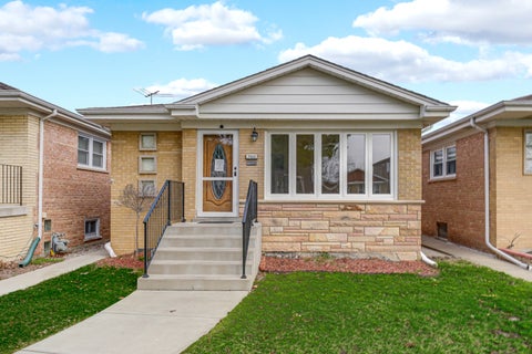 Tiny photo for 7520 W Carmen Avenue, Harwood Heights, IL 60706 (MLS # 12662666)