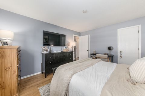 Tiny photo for 584 Elizabeth Drive #B, Wood Dale, IL 60191 (MLS # 12696949)