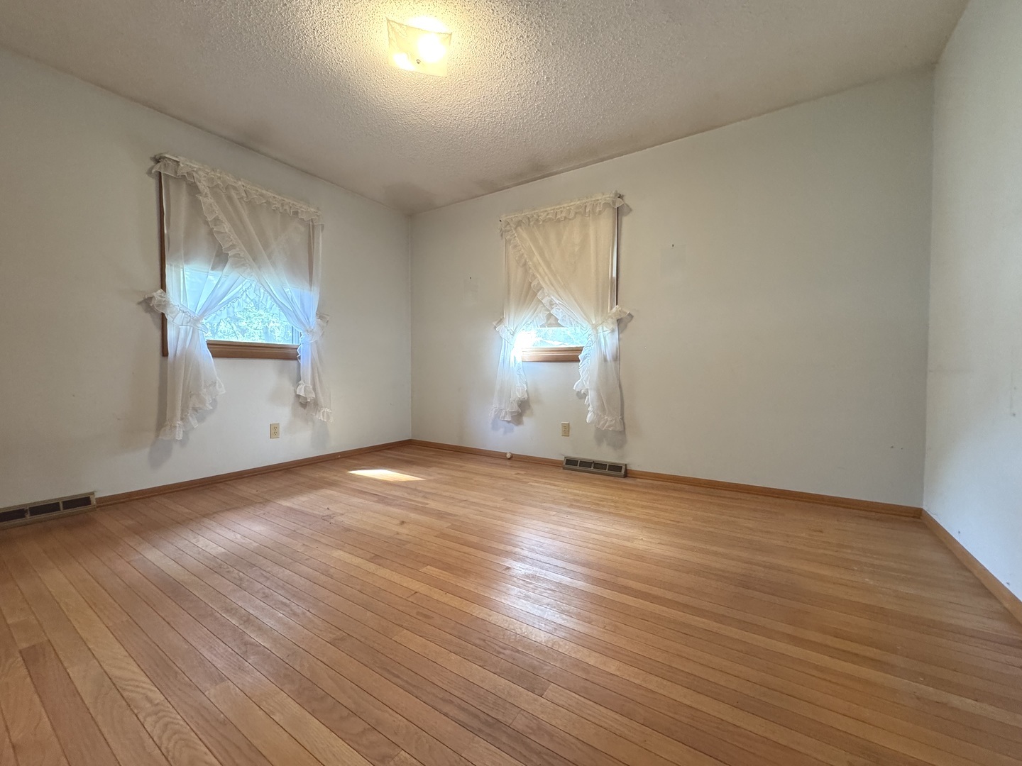 Sugar Grove, Illinois 60554, United States, 3 Bedrooms Bedrooms, ,2 BathroomsBathrooms,Residential,Active,218756