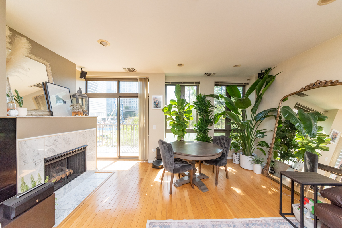 400 N CLINTON Street 307