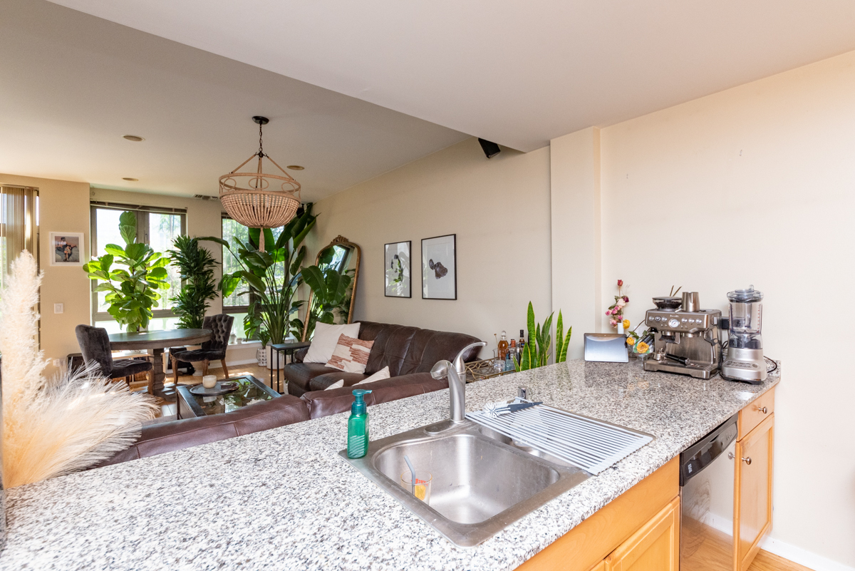 400 N CLINTON Street 307